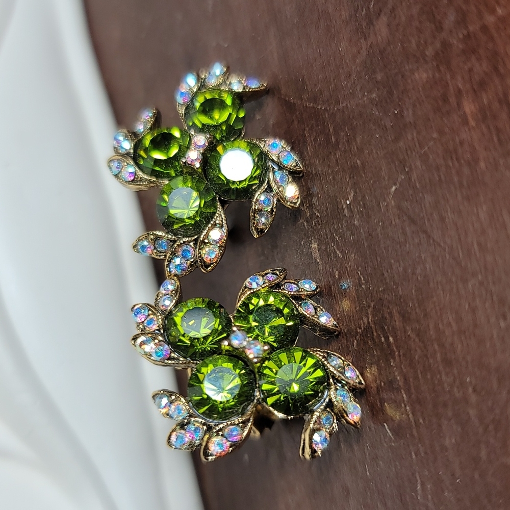 Green jewel clip on errings